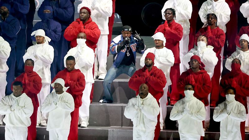 Kendrick Lamar en el medio tiempo del Super Bowl